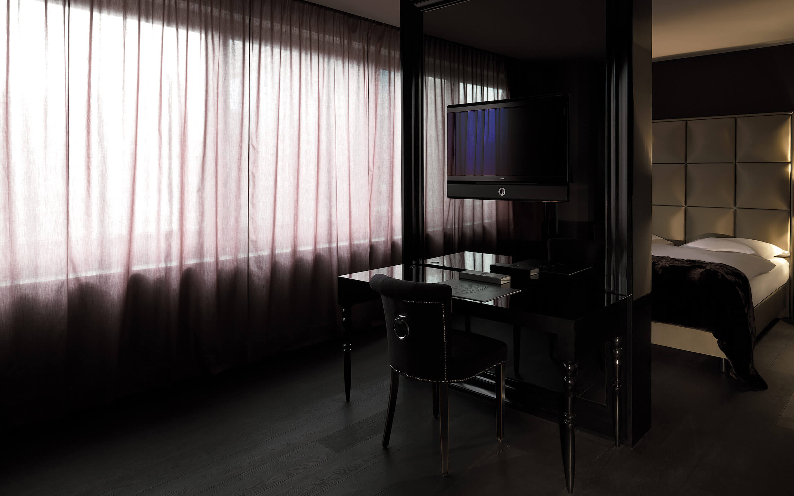 Roomers Frankfurt | The Legend | Rooms and Suites | Prestige Room