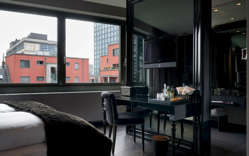 Roomers Frankfurt | The Legend | Rooms and Suites | Select Room